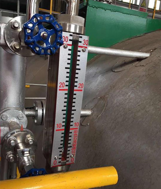 雙色石英玻璃管液位計(jì)現(xiàn)場安裝使用圖